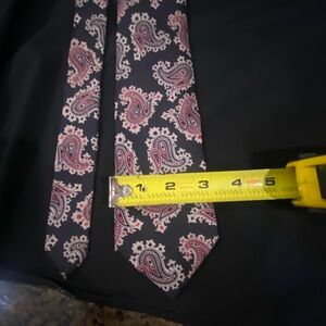 Oleg Cassini Men’s  56L Paisley black & silver 100% silk neck tie